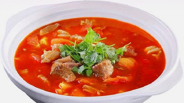 牛肉炖柿子，牛肉鲜嫩汤汁酸甜，营养健康简单易学