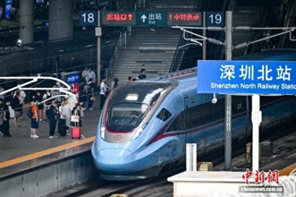 泡泡岛音乐与艺术节主题高铁专列13日从深圳北站首发。国铁广州局 供图