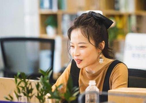 节目观察团们针对全职妈妈重回职场引发的相关话题讨论及价值