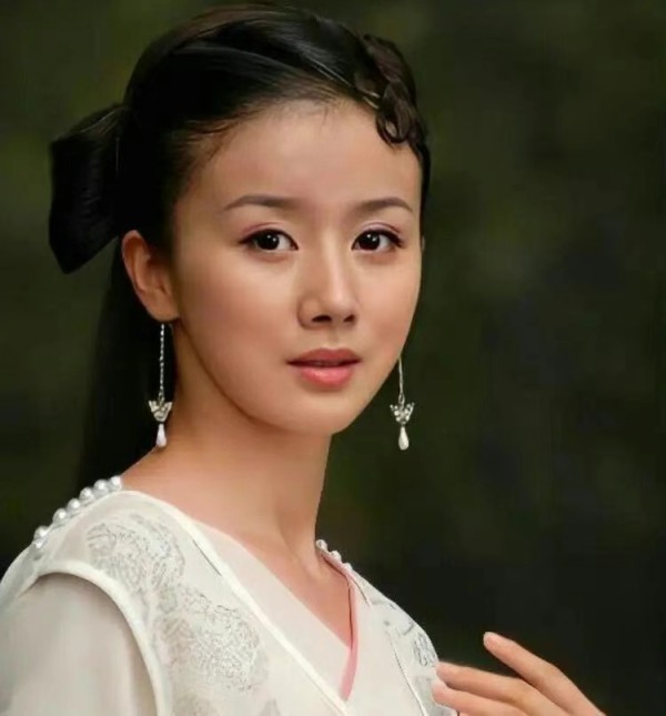 孙菲菲整容失败库欣式综合征_孙菲菲称为婚姻做过亲子鉴定_孙菲菲离婚