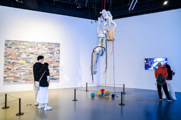 当AI相遇青年艺术家，上海青年美展探索人机共生