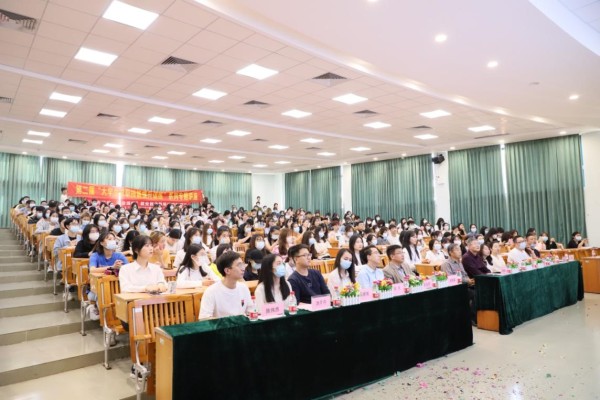 2021年“阳光就业·事业扬帆”就业创业指导讲座进校园活动暨第二届“大学生求职技能提升训练”系列专题讲座拉开帷幕