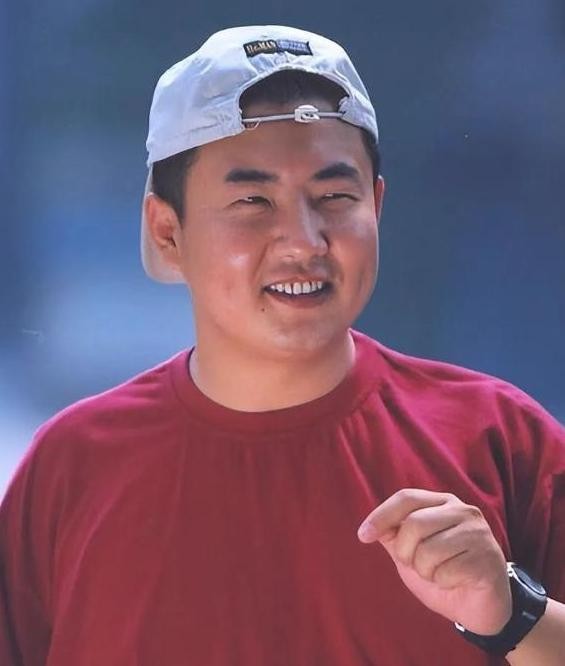 表面是演员，实际是“国际反恐专家”！这位著名老戏骨，隐藏好深