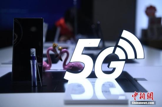 10月31日，重庆一手机售卖点销售的5G手机。当日，中国5G正式商用，三大电信运营商公布了5G套餐。<a target='_blank' href='http://www.chinanews.com/'>中新社</a>记者 陈超 摄
