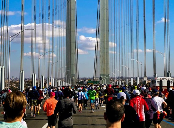 NYC Marathon qualifying times runners crossing the bridge