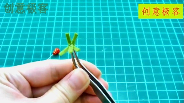 创意极客，DIY，手工制作一盒迷你仿真型草莓，手艺还真不赖！