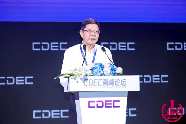 上海市委宣传部副部长、市国资委副主任王亚元致辞。主办方供图