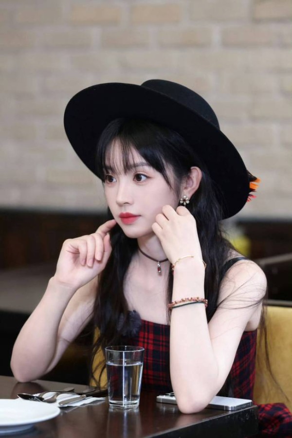 戚薇田曦薇手机里有5万多张照片