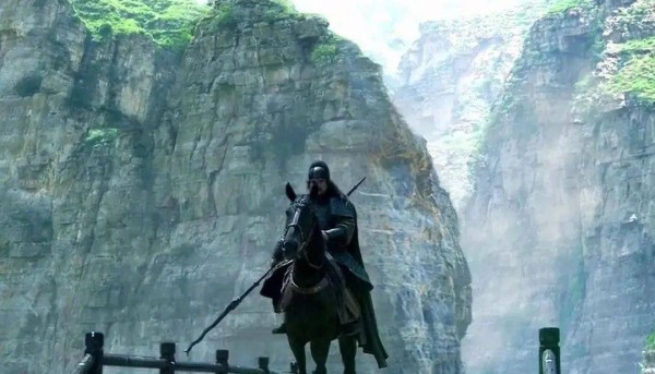 长坂坡时，张飞真能一矛刺死赵云吗？原著中刘备说了4字，答案已明
