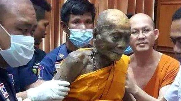 千年古寺里发现神秘地宫，专家挖开后，一位高僧庄严枯坐其中！