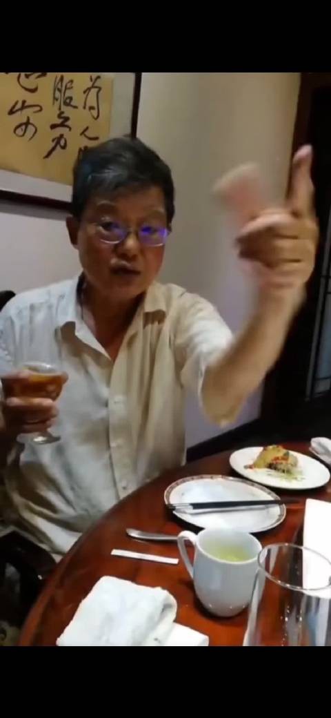 车晓与离异父母聚餐，三人相处融洽
