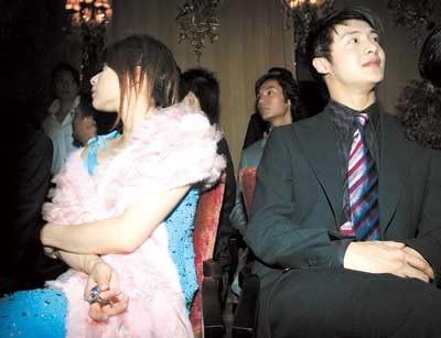 印象2004之体育人间：八卦风一夜间刮遍体坛内外