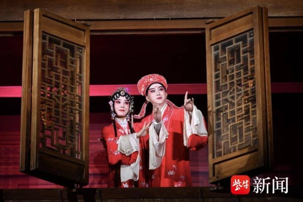 文化杂谈｜2025江苏中秋戏晚圆满上演:茉莉芬芳香满古镇，梨园雅韵再焕新声