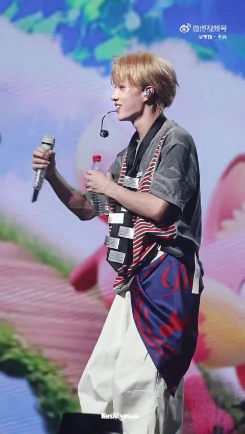 卓沅武汉演唱会唱跳俱佳腹肌抢镜，明晚第三场引期待