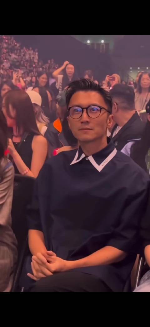 谢霆锋与霍汶希一起现身关智斌演唱会！