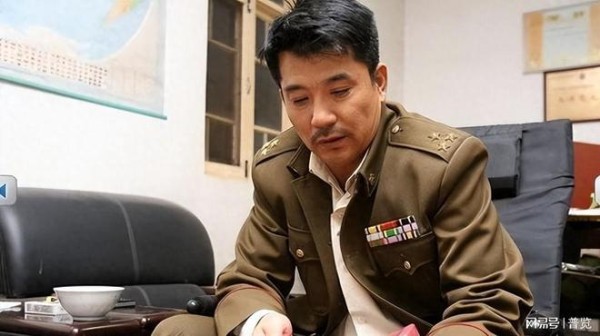 长得太帅被张艺谋拒绝，结婚40年无绯闻，为爱丁克70岁无儿无女