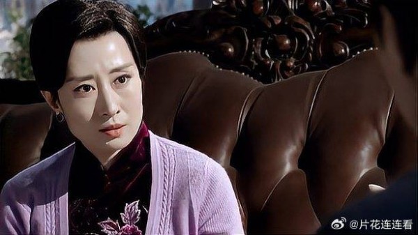 明楼：救命，我好想笑啊，明楼的嘴角比AK都难压