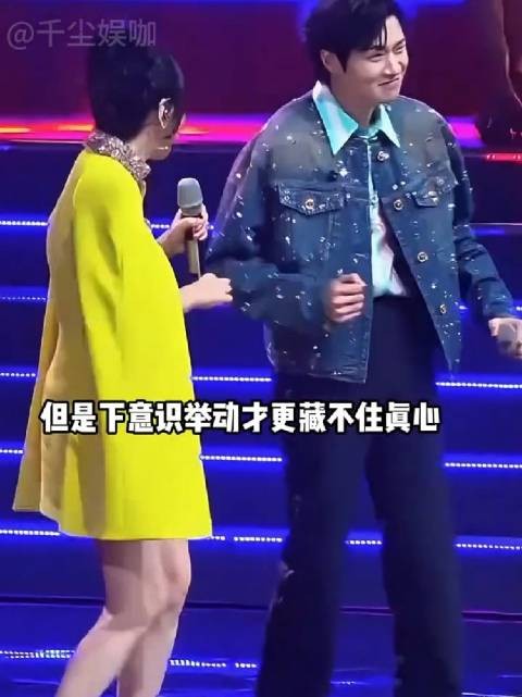 魏大勋对女星举动看人品？跪地放下赵今麦，李雪琴被温柔以待 ，秦岚