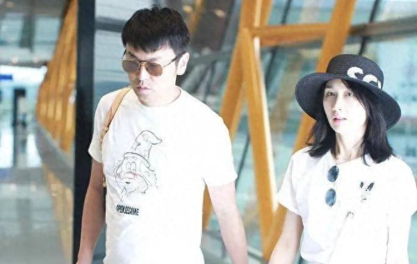 雷佳音老婆带女儿跳热舞