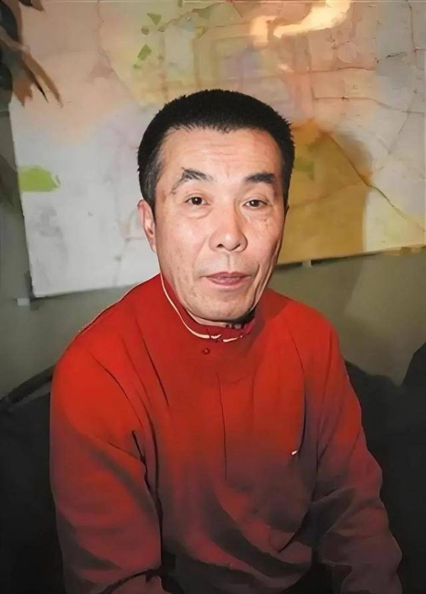 77岁何庆魁自爆已再婚：去年领证妻子比他年轻，直言需要被照顾