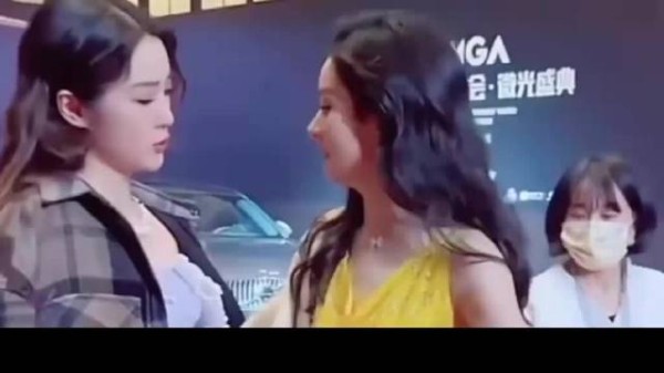 融不进的圈子别硬融，杨幂不愿给出联系方式，赵丽颖连连后退