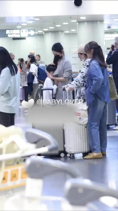 秋瓷炫于晓光7岁儿子近照曝光，身高接近母亲肩膀
