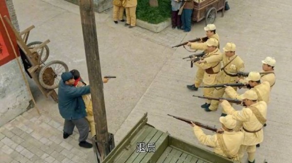香山叶正红：特务劫持女老师，不料女老师会武功，反而制服特务