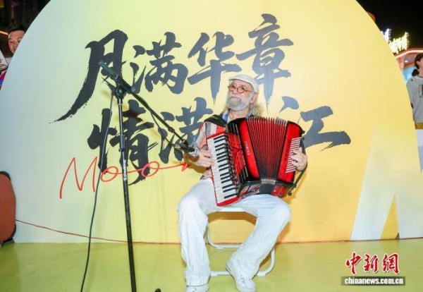 文化观察：外国人在中国怎么过中秋节？