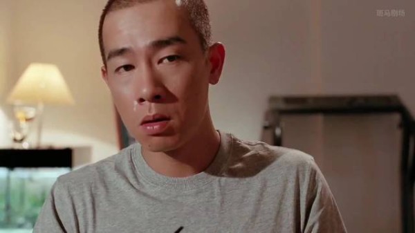 反转到最后:他发现老婆每晚都诡异的对着电视,最后真的脑洞大开