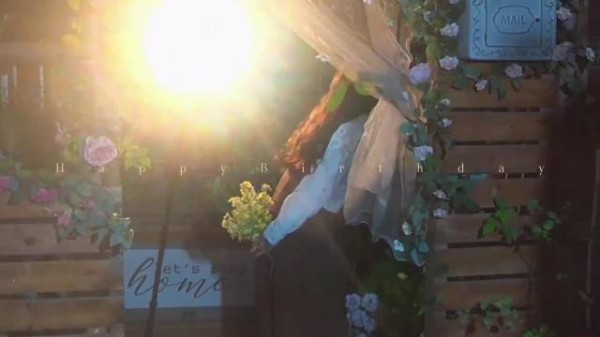 田曦薇28岁生日照曝光，捧花状态元气满满