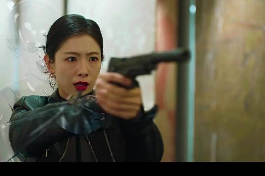 妙龄少女总觉得被人偷窥,是幻觉?还是遇到了传说中的隐形人!
