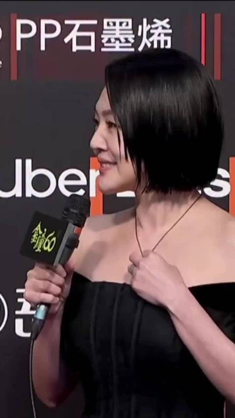 小S感性表示一定是大S有保佑,我有把她帶來,大S的一部分在項鍊裡面