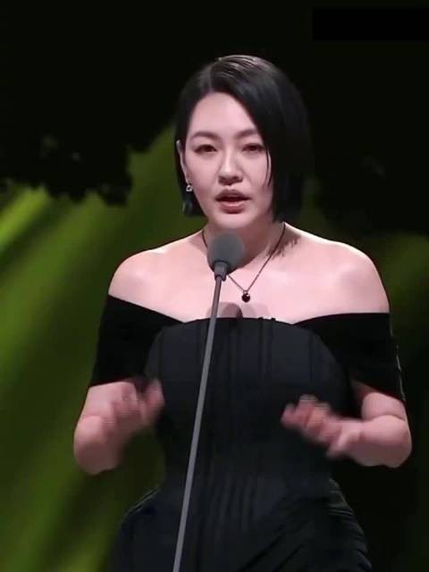 小S获金钟奖哽咽缅怀大S，复出与蔡康永合体