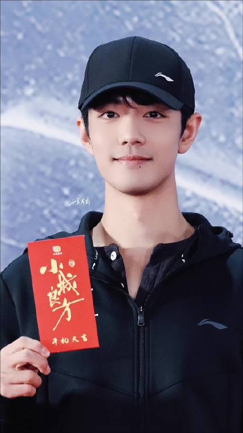 纯素颜，铮亮哥眼神好闪亮