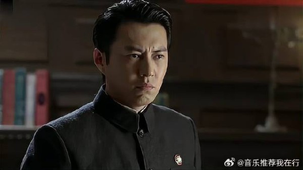 据说这段明楼忘词故意临场发挥 导演没删,竟意外成经典