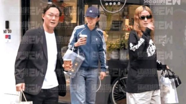 陈奕迅一家三口街头吃饭,女儿大口吃面全程有说有笑,焦虑症好转后状态不错