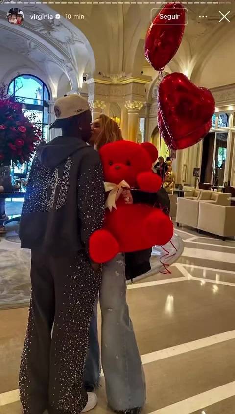 维修斯公布恋情