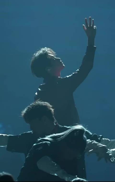 黄明昊选秀出道舞台表现惊艳全场