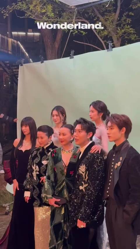 刘嘉玲董思成破次元同框,前辈大气新生代朝气碰撞