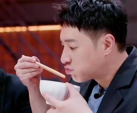 潘玮柏尝常州麻糕惊艳，赞食材清晰层次升级