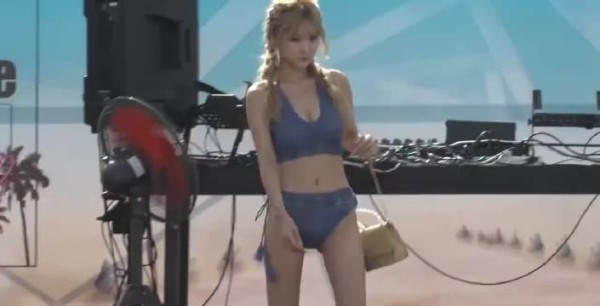 日本美少女选美 ,感觉都一般呢,腿短的原因?