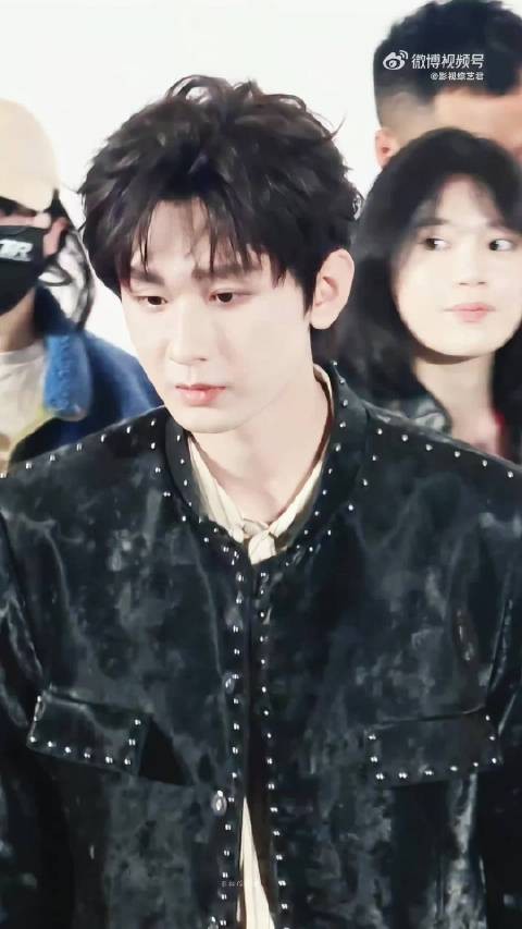 成毅赠粉丝富贵黄金引热议