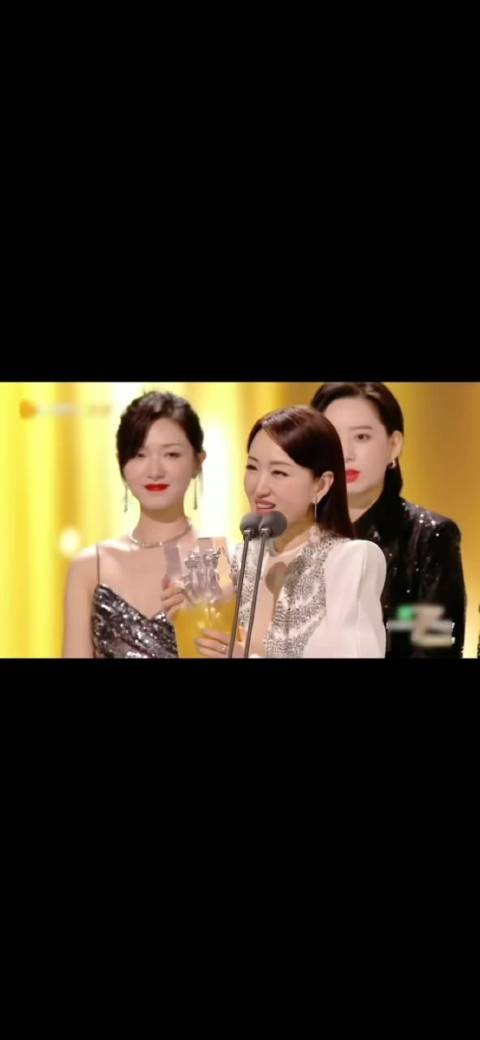 杨钰莹给人一种温文尔雅的岁月沉香之美