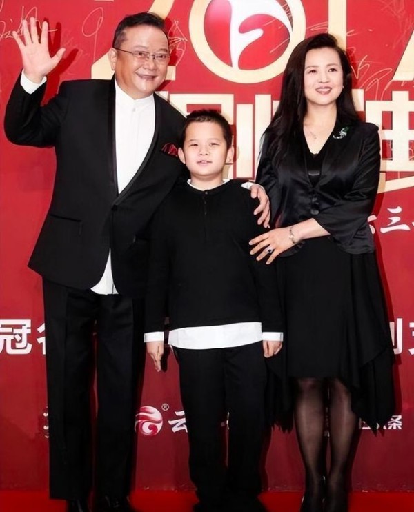 77岁的王刚：尽管我和岳母年纪相仿，但我给她尽孝依然能坦然