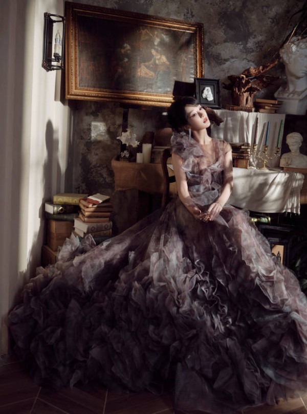 杨紫灰紫色晕染薄纱裙气质优雅