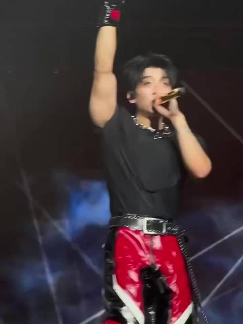 杨和苏理想国巡演上海收官站预售秒罄,成都场方言互动引期待