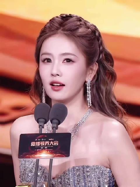 白鹿坦言曾受质疑，2024年以多题材角色证明实力