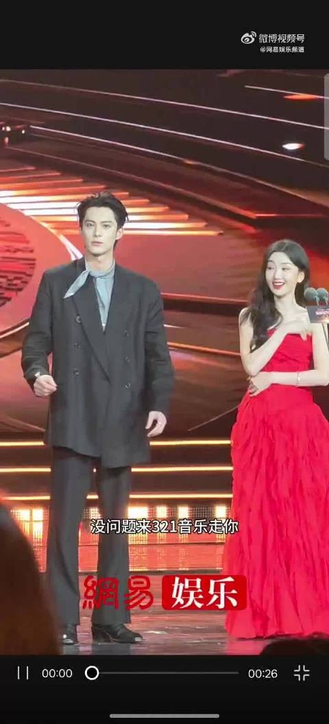 王鹤棣毛晓彤微博视界大会合跳pretty舞默契十足