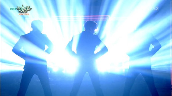 九年前的今天(161104),EXO-CBX 强烈而强大的