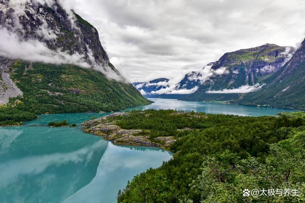真正触动心灵,使人愉悦的那种感觉,倒真的值得去参悟明白